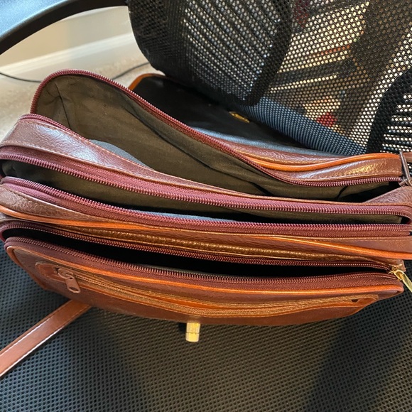 Dooney and Bourke Satchel bag - Picture 5 of 5